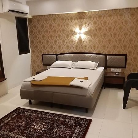 Hotel Ashoka Mire 外观 照片